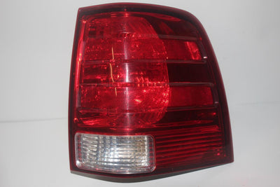 2003-2006 FORD EXDPEDITION PASSENGER RIGHT SIDE REAR TAIL LIGHT 27768 - BIGGSMOTORING.COM