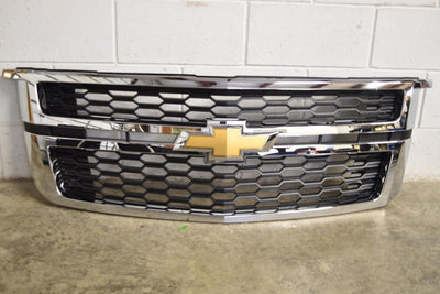 2015-2017 CHEVROLET SUBURBAN TAHOE FACTORY FRONT CHROME GRILLE  OEM 23440914